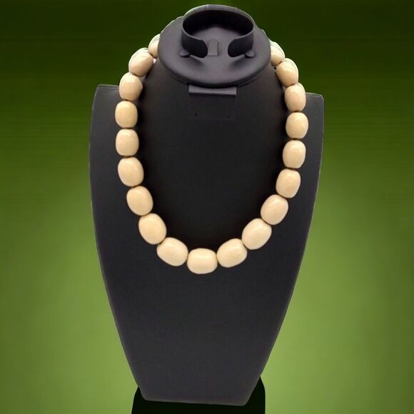 Crackle Glazed Chunky Graduated Cream Beaded Vintage 10-inch Statement Necklace - Picture 4 of 10